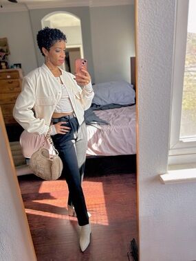 Women’s Lightweight Bomber Jacket - Cream